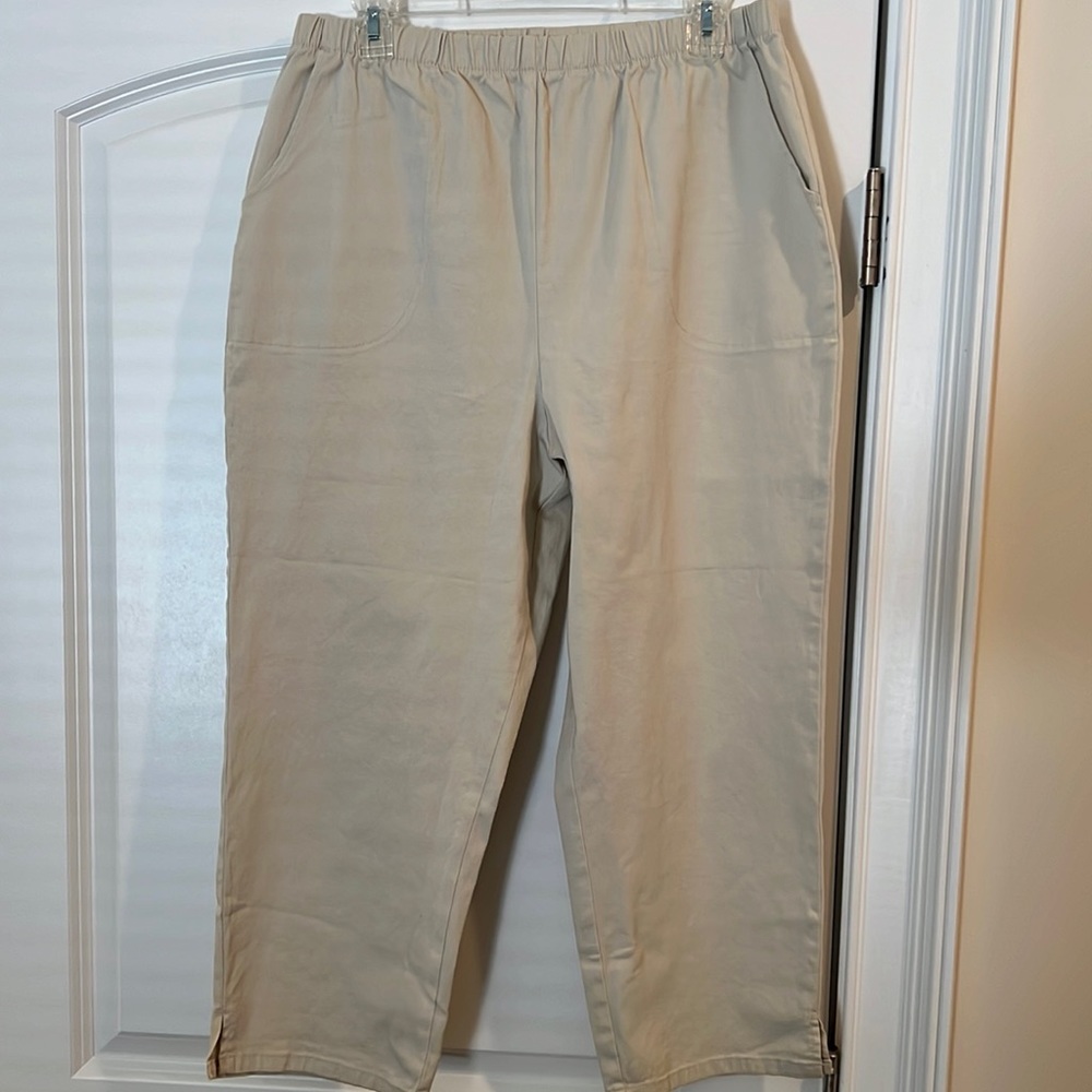 Pull on Style Tan Capri size L